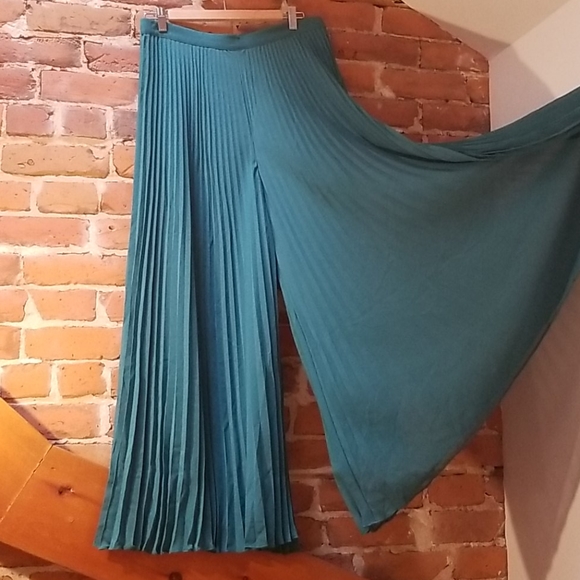 Club Monaco pleated pants - Picture 2 of 5